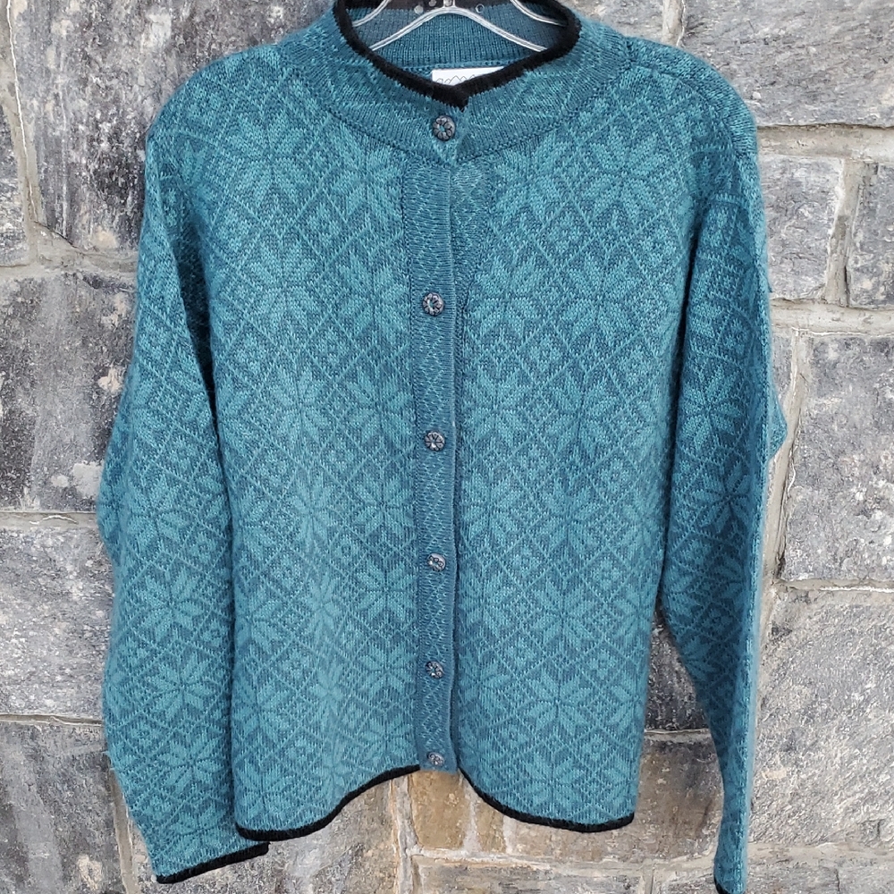 Alpaca Imports Hand Made Snowflake Patterned Button-Up Cardigan Medium